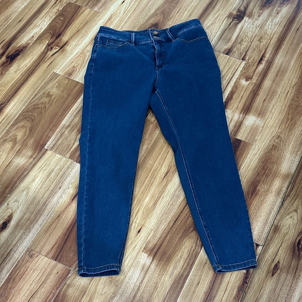 Anne Klein Classic Blue Women's Jeans size 14 
EUC #049